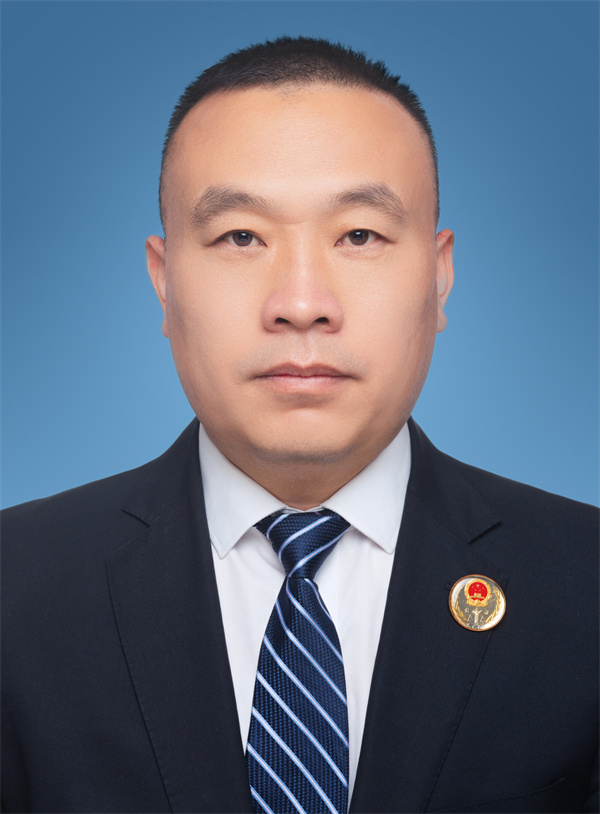 王鋼（組織委員、行政部長）